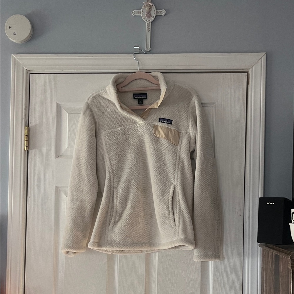 Patagonia Cream white Fleece Pullover. quarter button